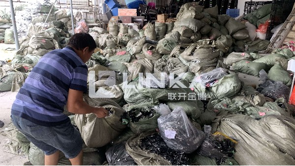 東莞蜜桃视频AV免费观看正負極回收案例—19年11月6日東莞蜜桃久久AV一区回收現場